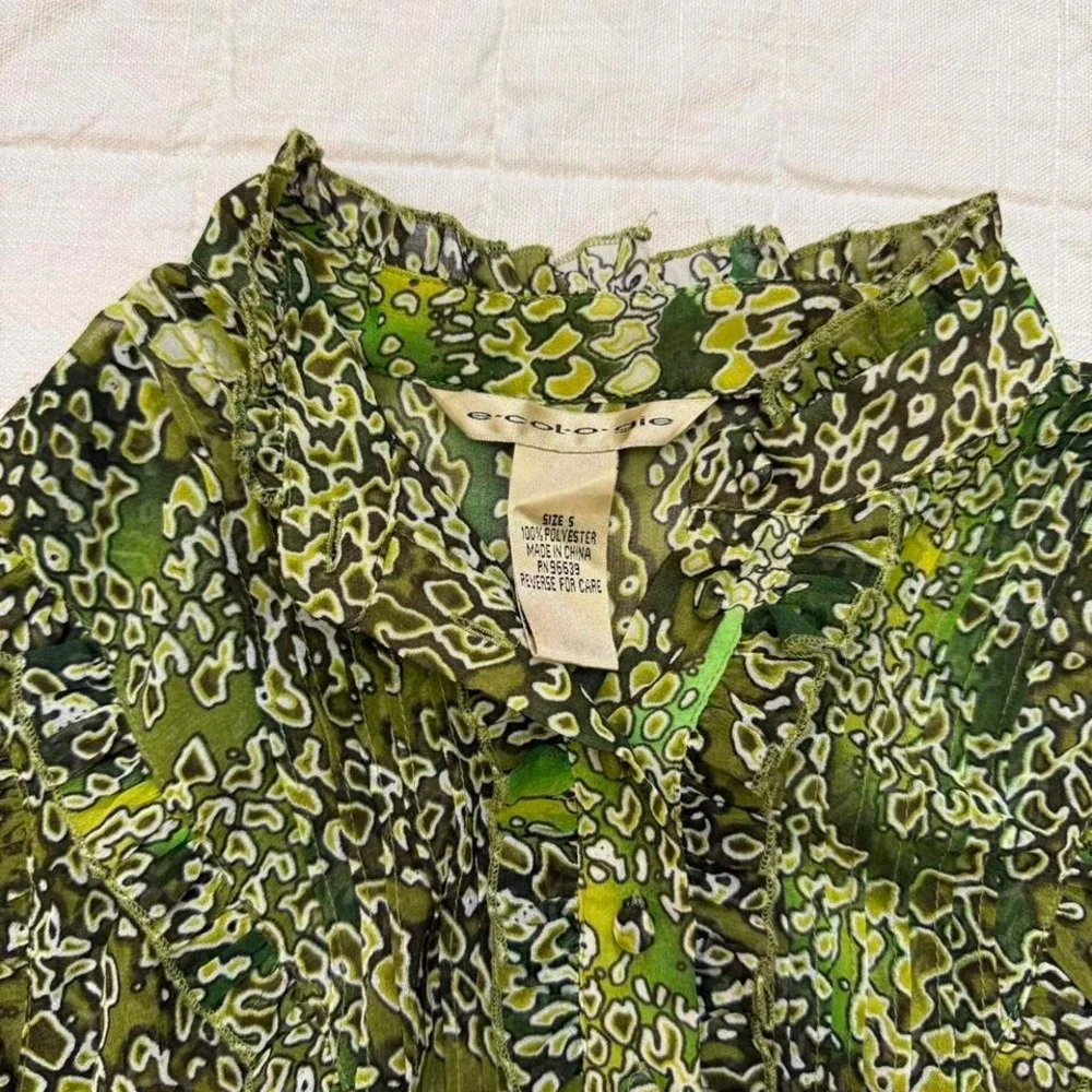 Green Ruffle Mock Neck Sleeveless Top –‎ Size S